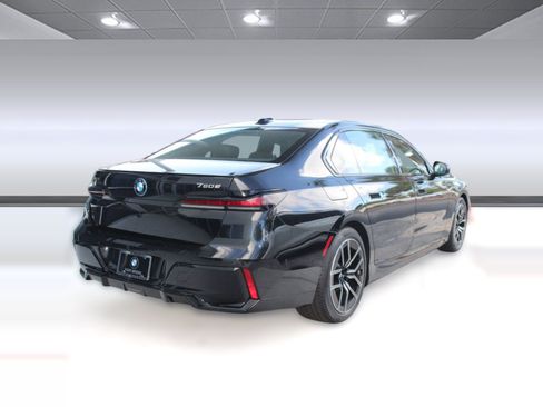 Used 2026 BMW 750e xDrive AWD/4WD image 8
