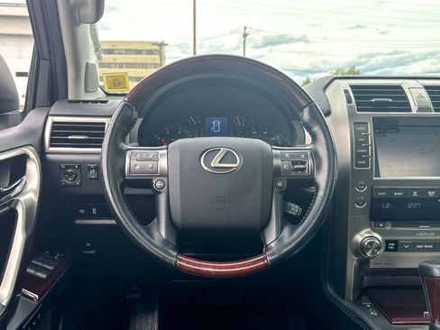 Used 2018 Lexus GX 460 Premium w/ Premium Package AWD/4WD image 25