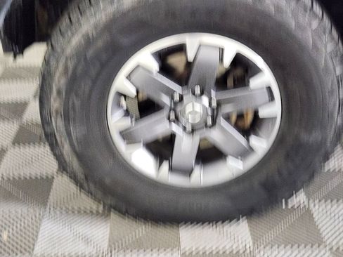 Used 2019 Nissan Frontier PRO-4X AWD/4WD image 10