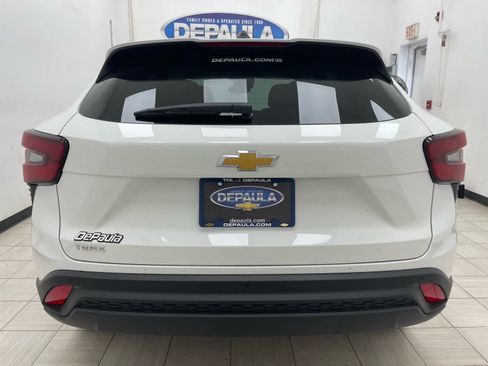 New 2026 Chevrolet Trax LS w/ LS Convenience Package FWD image 19