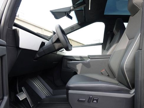 Used 2024 Tesla Cybertruck AWD Crew Cab image 82