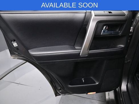 Used 2017 Toyota 4Runner SR5 Premium w/ Convenience Package AWD/4WD image 31