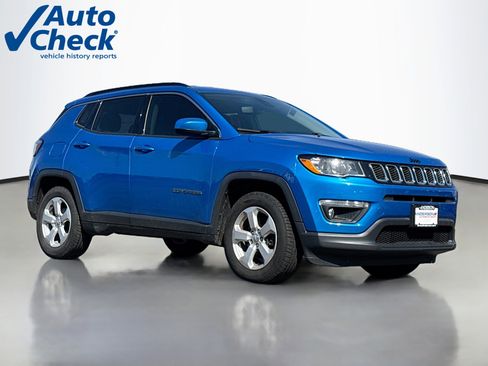 Used 2019 Jeep Compass Latitude w/ Cold Weather Group FWD image 1