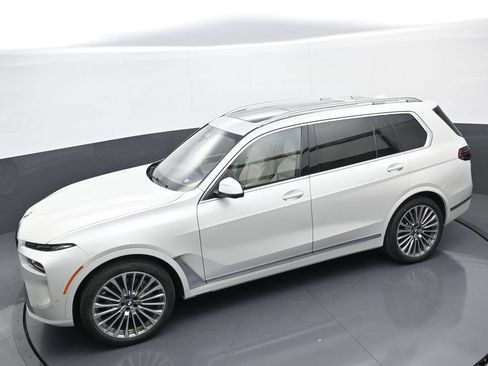 Used 2025 BMW X7 xDrive40i w/ Executive Package AWD/4WD image 33