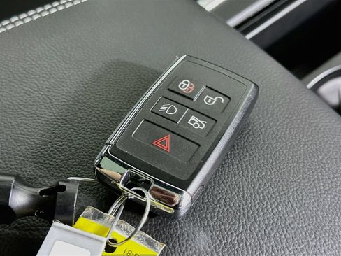 Used 2024 Jaguar XF R-Dynamic SE AWD/4WD image 46