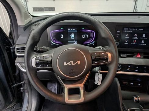 Used 2025 Kia Sportage LX image 15