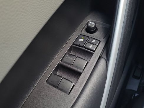 Certified 2025 Toyota Corolla Cross L FWD image 17