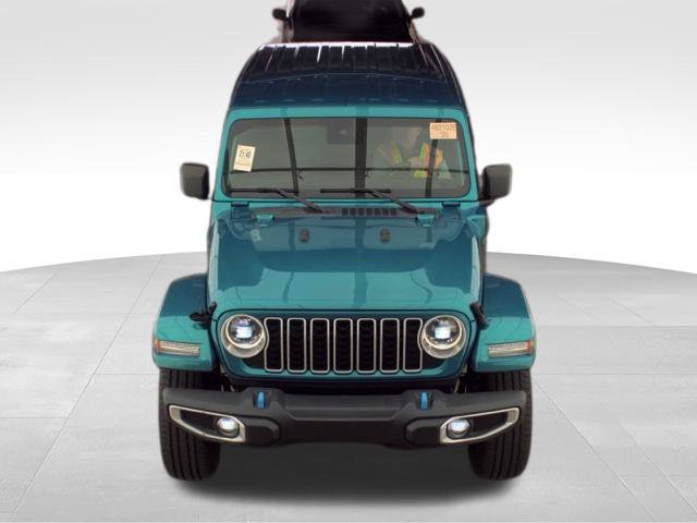 Used 2024 Jeep Wrangler Unlimited Sahara AWD/4WD image 2