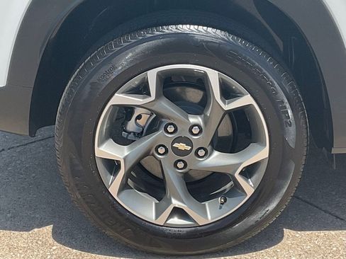 Used 2025 Chevrolet Trax LT FWD image 7