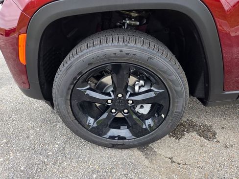 New 2025 Jeep Grand Cherokee Limited w/ Luxury Tech Group II image 32