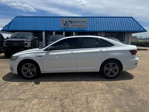 Used 2019 Volkswagen Jetta R-Line FWD image 8