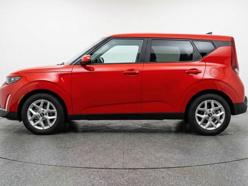 Used 2025 Kia Soul LX w/ LX Technology Package FWD image 5