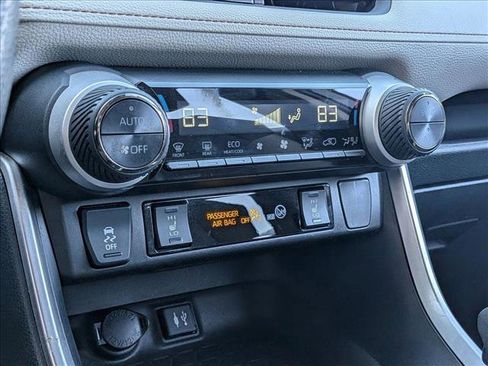 Used 2019 Toyota RAV4 XLE w/ Convenience Package FWD image 14