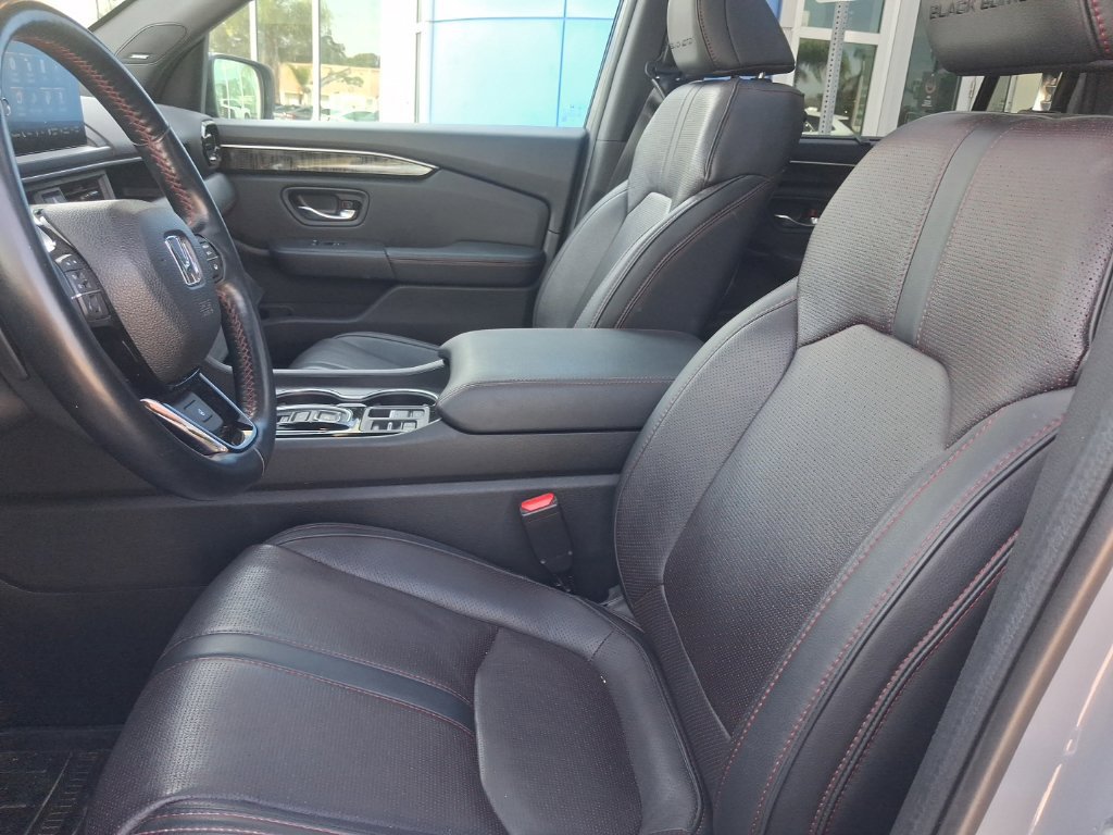 Used 2025 Honda Pilot Black Edition image 22