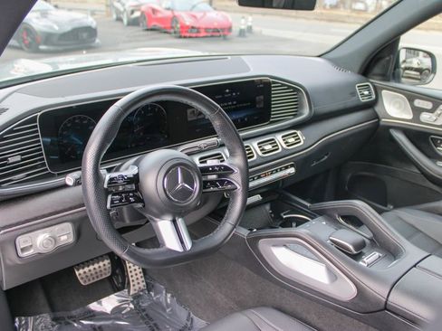 Used 2025 Mercedes-Benz GLS 450 4MATIC image 9