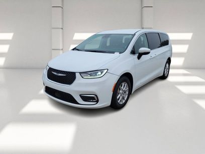 Used 2023 Chrysler Pacifica Touring-L