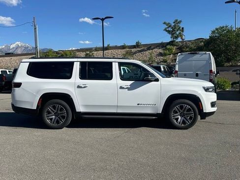 Used 2025 Jeep Wagoneer L 4WD image 9