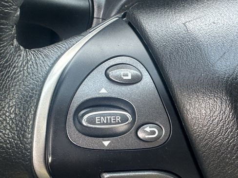 Used 2020 Nissan Pathfinder Platinum image 26