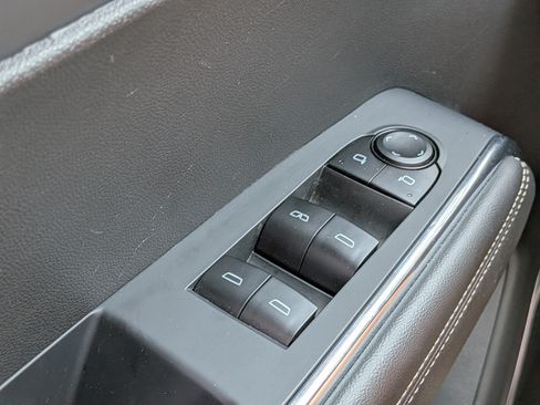 Used 2025 GMC Acadia Elevation FWD image 23