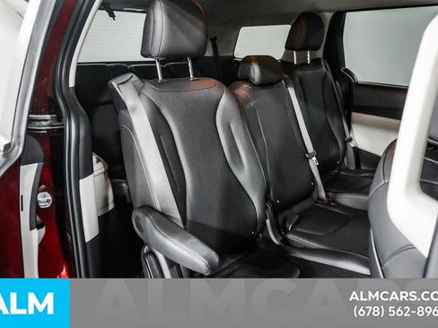 Used 2024 Kia Carnival LX FWD image 16