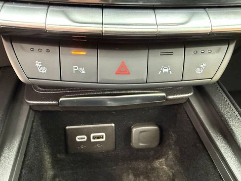 Used 2025 Cadillac XT4 Sport AWD/4WD image 9