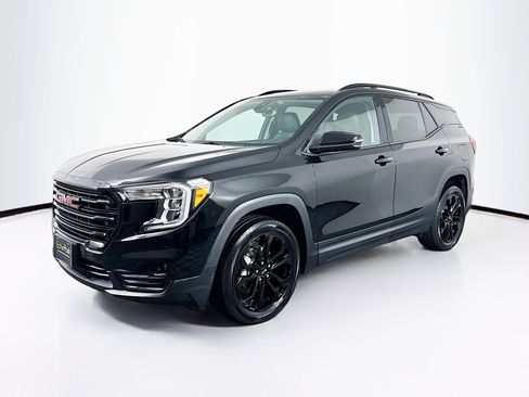 Used 2022 GMC Terrain SLT w/ Elevation Edition image 3