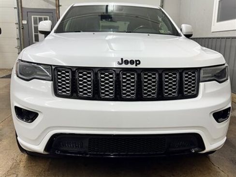 Used 2020 Jeep Grand Cherokee Altitude image 3
