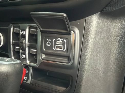 Used 2023 Jeep Gladiator Rubicon w/ LED Lighting Group AWD/4WD image 36