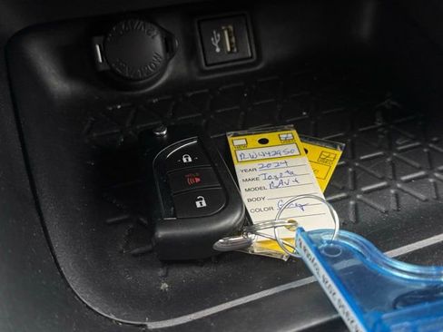 Used 2024 Toyota RAV4 LE image 32