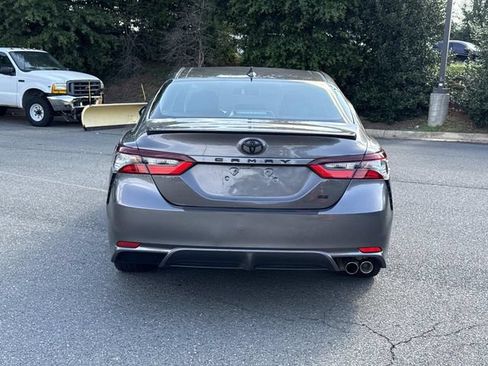 Used 2022 Toyota Camry SE FWD image 3