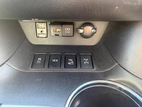 Used 2019 Toyota Highlander XLE AWD/4WD image 16