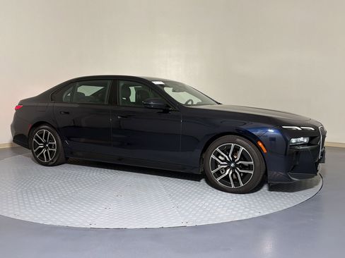 Used 2025 BMW 740i xDrive AWD/4WD image 7