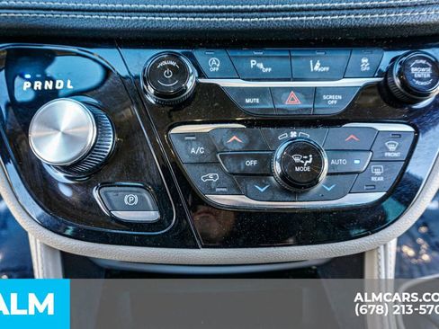 Used 2023 Chrysler Pacifica Limited image 47