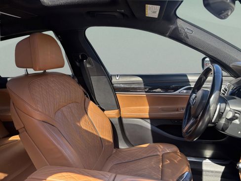 Used 2021 BMW 750i xDrive w/ Luxury Rear Seating Package image 32