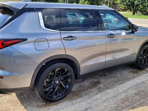 Used 2022 Mitsubishi Outlander SE image 6