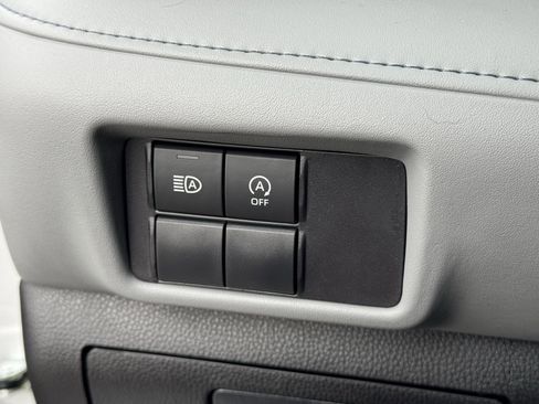 Used 2023 Toyota Highlander L image 28