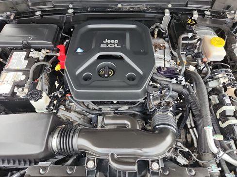 Used 2020 Jeep Wrangler Unlimited Sahara image 13