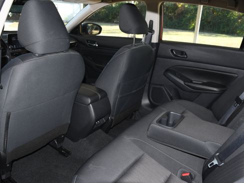 Used 2024 Nissan Altima 2.5 SV image 14