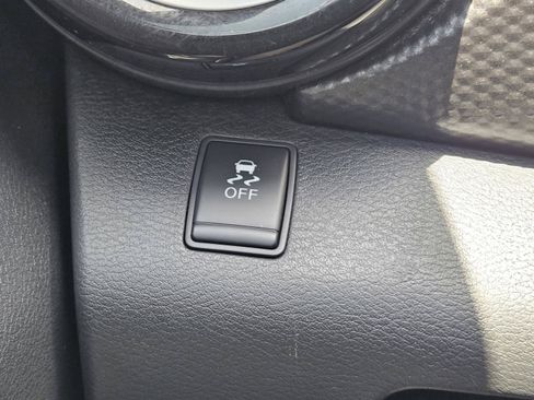 Used 2018 Nissan Kicks SV FWD image 13