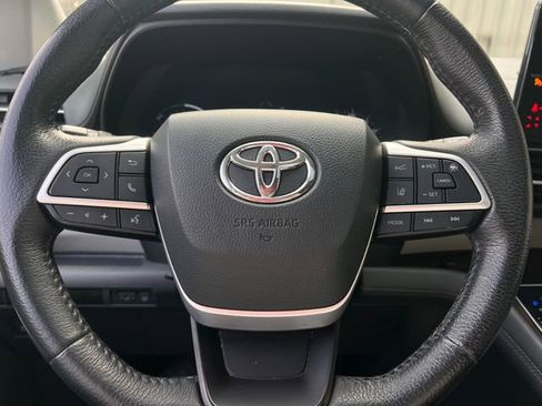 Used 2021 Toyota Sienna XLE image 22