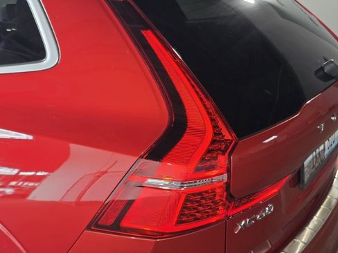 Used 2018 Volvo XC60 T8 R-Design image 10