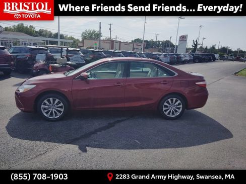 Used 2017 Toyota Camry XLE w/ Moonroof Package FWD image 4