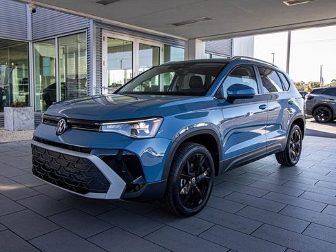 New 2026 Volkswagen Taos SE image 10