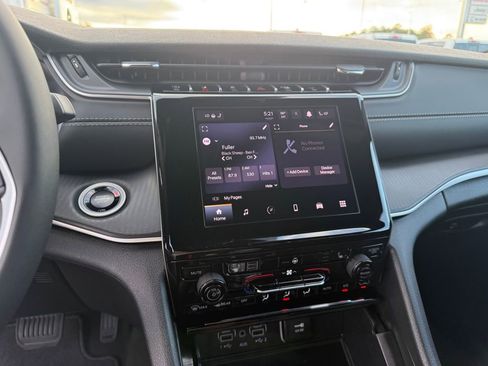 New 2025 Jeep Grand Cherokee Laredo image 17