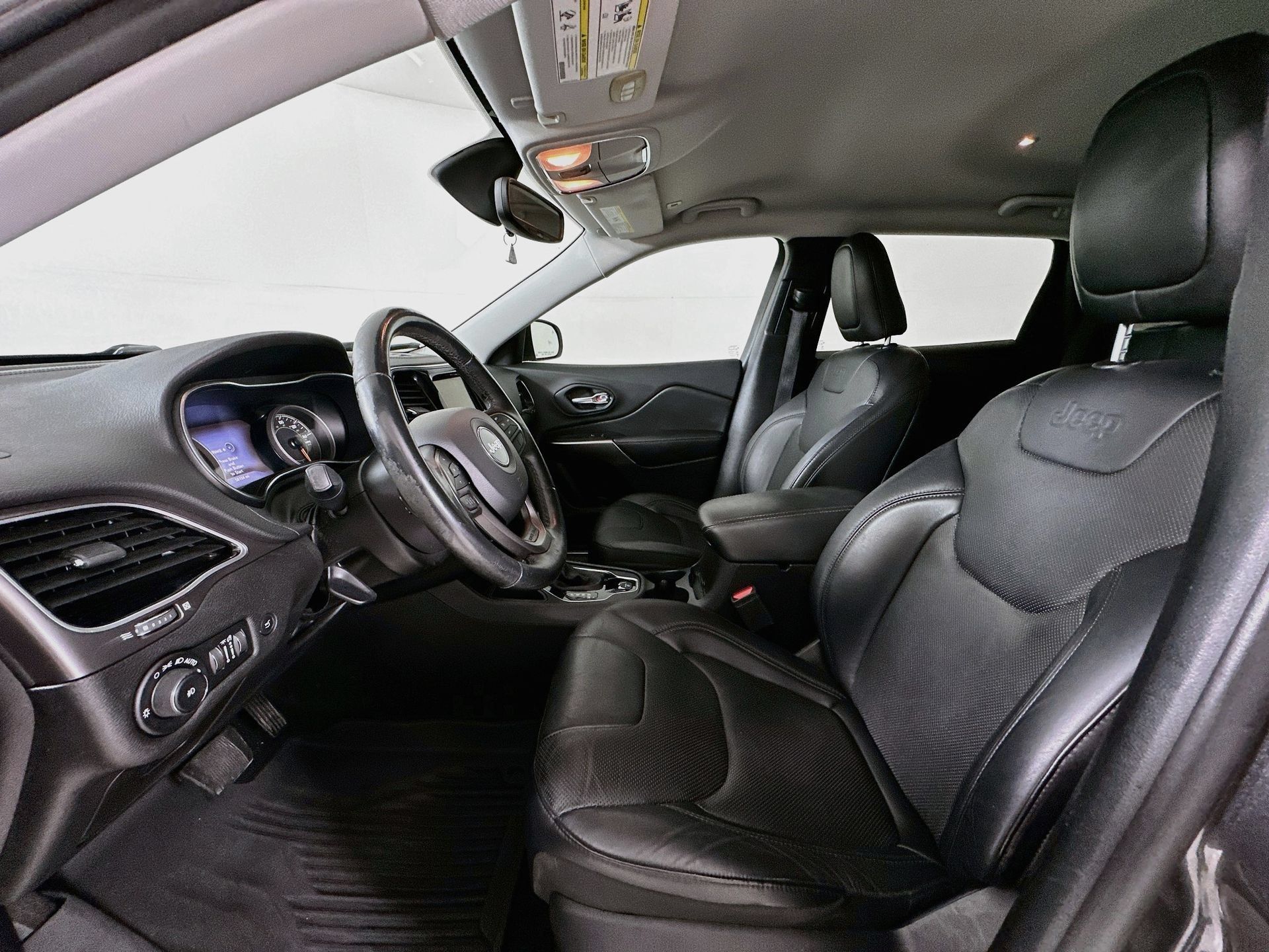 Used 2019 Jeep Cherokee Limited FWD image 21