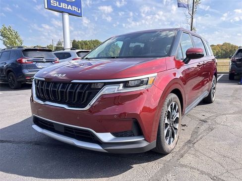 Used 2024 Kia Carnival EX image 5