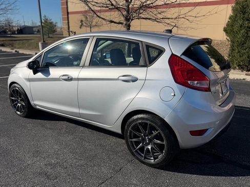 Used 2012 Ford Fiesta SE image 3