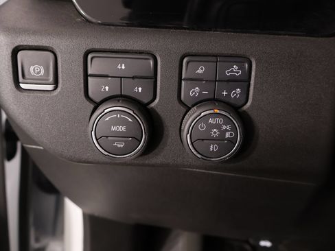 Used 2025 Chevrolet Silverado 3500 LT w/ Safety Package AWD/4WD image 9