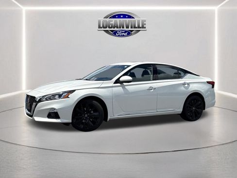 Used 2022 Nissan Altima 2.5 Platinum AWD/4WD image 1