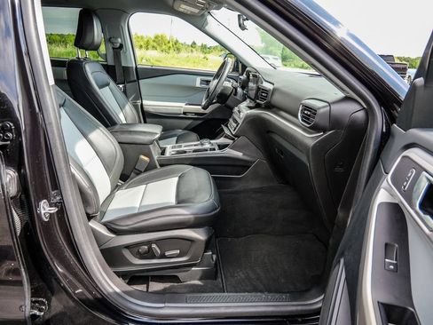 Used 2022 Ford Explorer XLT w/ Equipment Group 202A RWD image 14